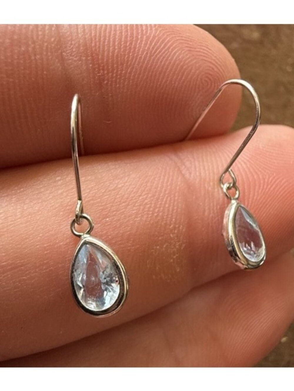 10K White Gold Blue Aquamarine Pear Cut Teardrop Drop Dangle Earrings 0.7g